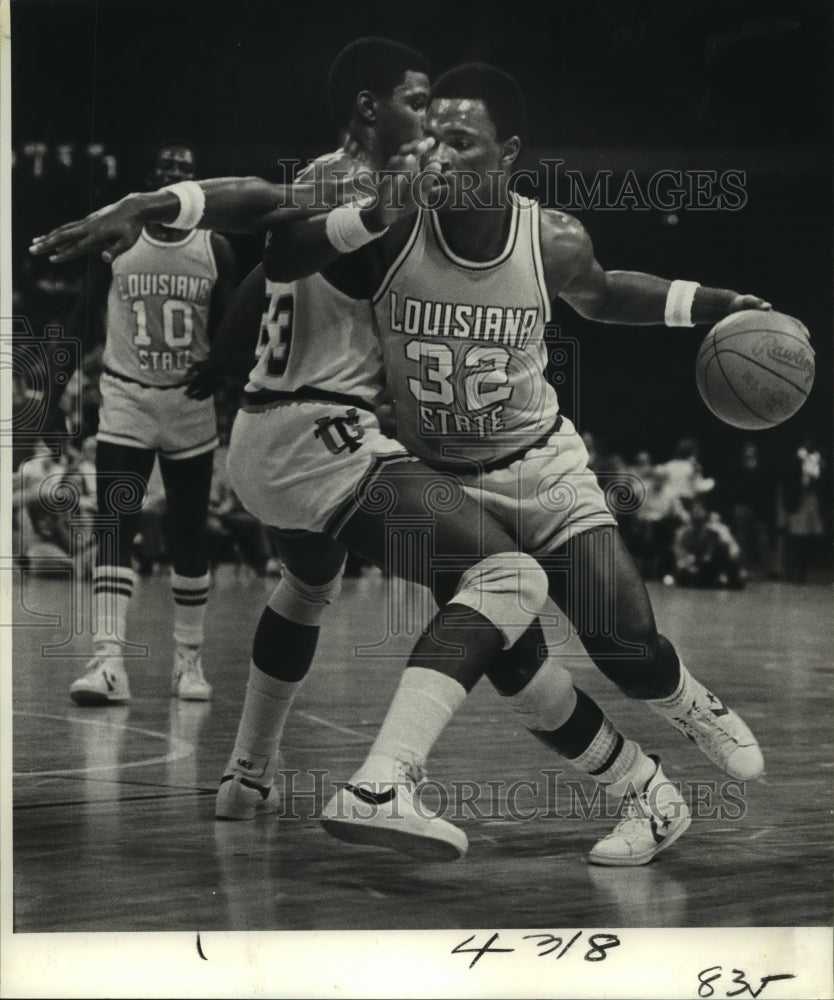 1979 Press Photo Basketball Players Howard Carter, Paul Thompson in Superdome - Historic Images