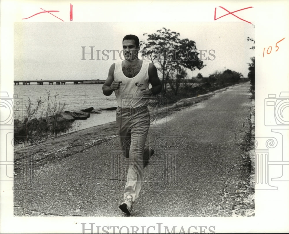 1988 Boxer David Collet jogging - Historic Images