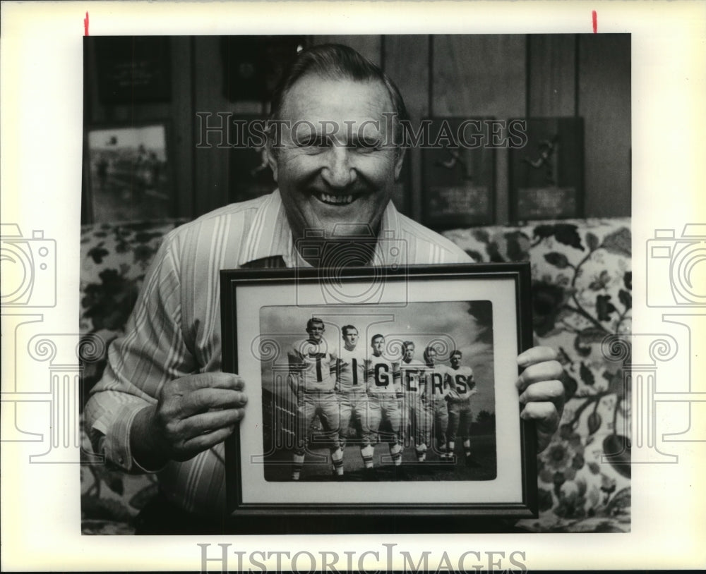 1990 Press Photo Football Player Ray Coates with Picture - nos07013 - Historic Images