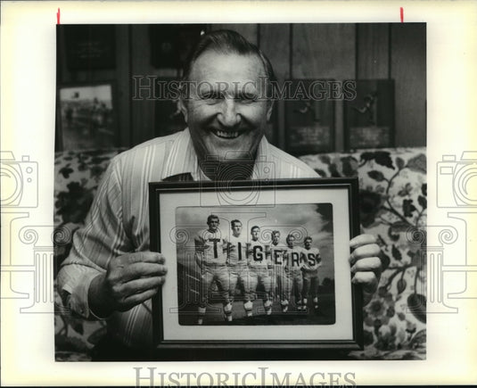 1990 Press Photo Football Player Ray Coates with Picture - nos07013 - Historic Images