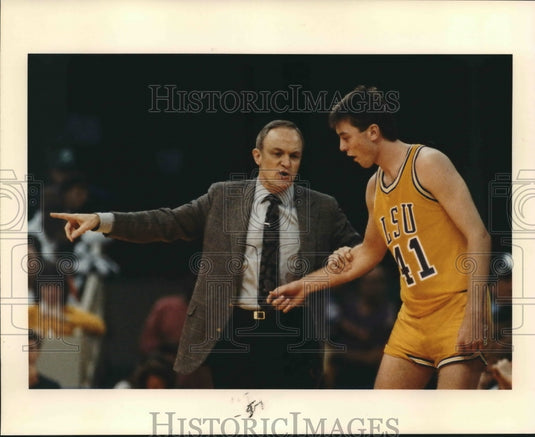 1989 Press Photo Coach Dale Brown during Basketball Game - nos07239 - Historic Images