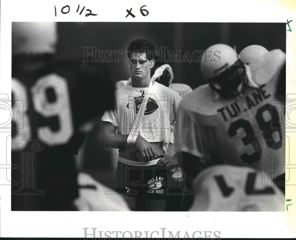 1983 Press Photo Tulane Quarterback Bubba Brister&#39;s sore throwing arm in Sling - Historic Images