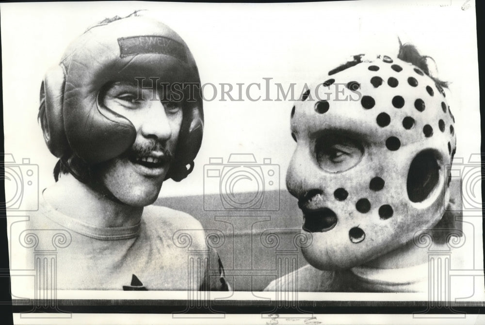 1978 Press Photo Swiss Boxer Walter Blaser and French Boxer Jean Bouttier, Masks - Historic Images