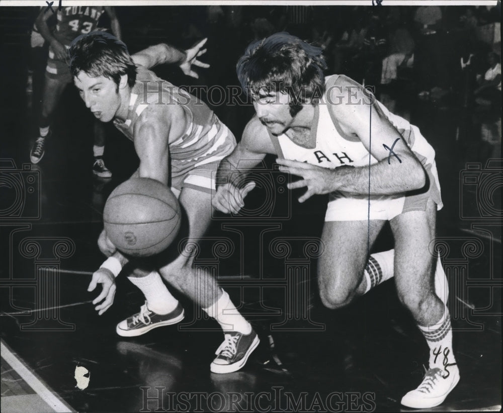 1973 Press Photo Basketball Players Bruce Bolyard, Steve Graves in Game - Historic Images