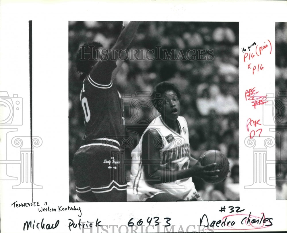 1991 Press Photo Daedro Charles, Tennessee Basketball Player at Game - nos07559 - Historic Images