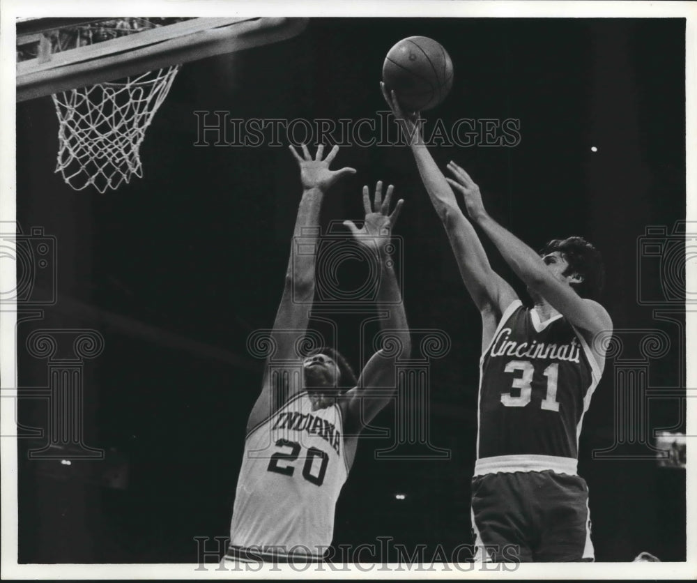 1977 Press Photo Basketball Player Steve Collier and Others in Game - nos07607 - Historic Images