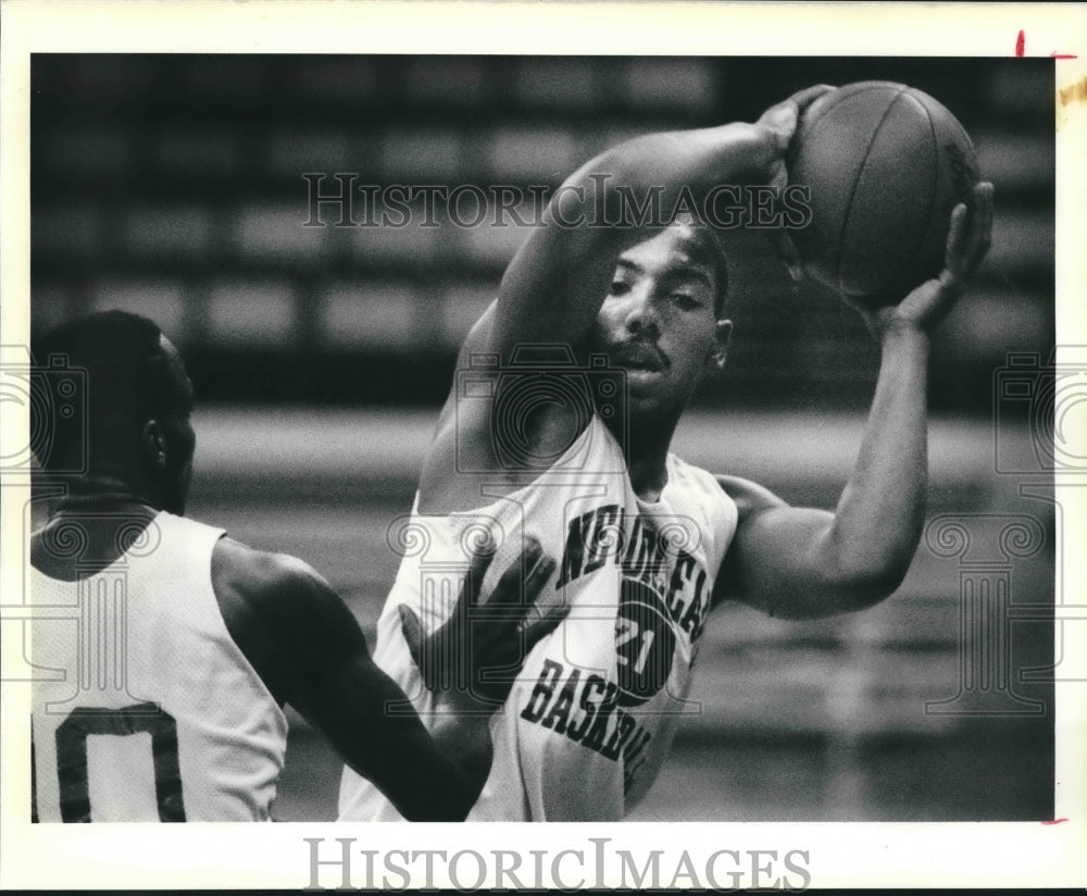 1990 Press Photo University of New Orleans Basketball Player Tank Collins - Historic Images