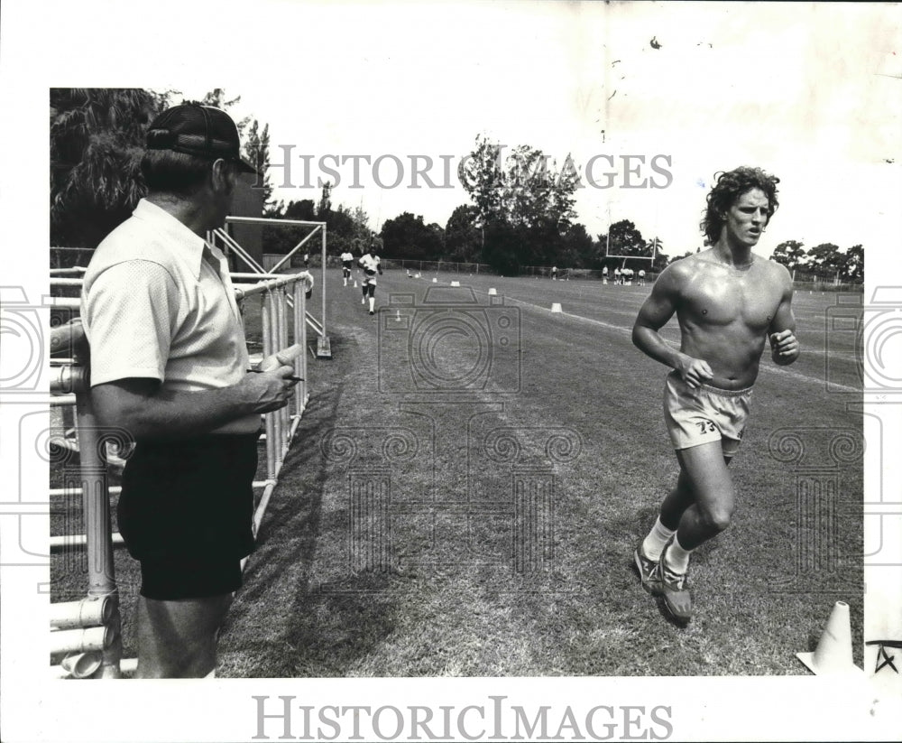 1978 Press Photo Joe Campbell, Saints Football Player Running at Camp - Historic Images