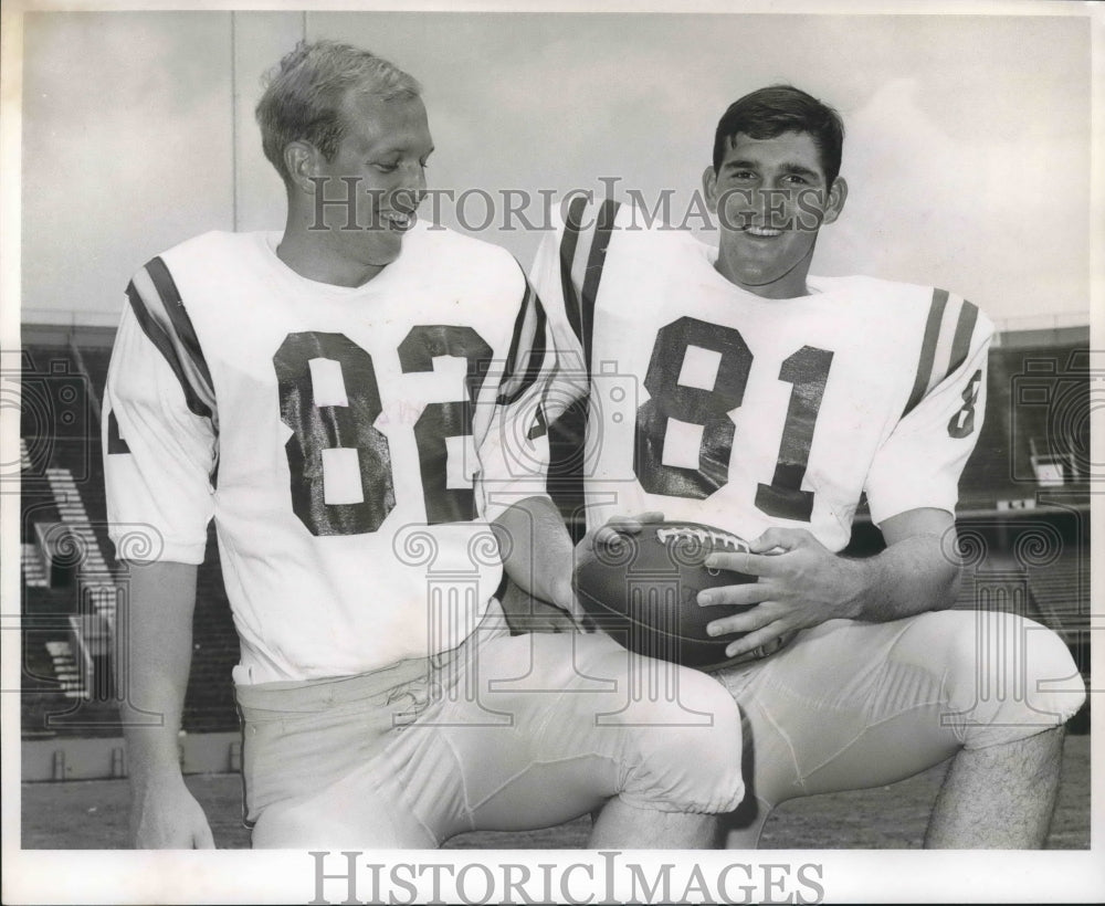 1968 Press Photo Football Player Bob Hamlett and Mike Brewer - nos07742 - Historic Images
