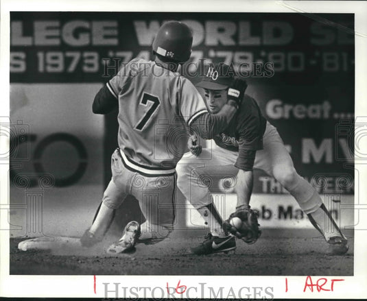 1986 Press Photo University of New Orleans' Shortstop Jimmy Bullinger in Game - Historic Images