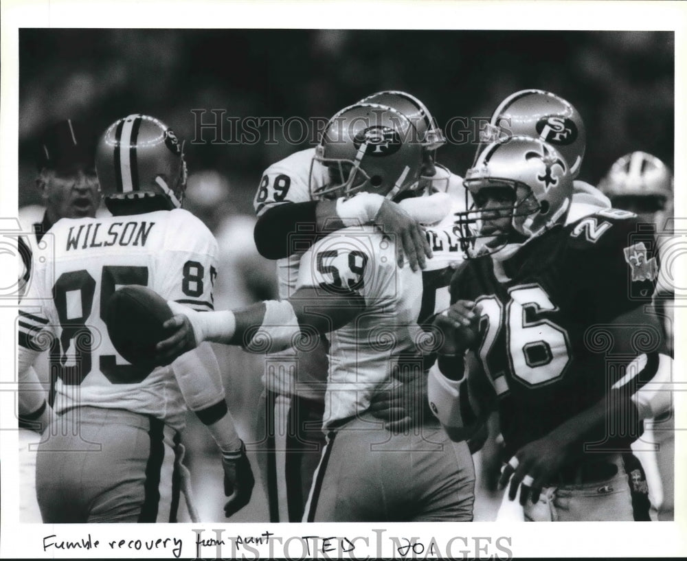 1990 Press Photo New Orleans Saints Football Player Vince Buck, Fumble recovery - Historic Images