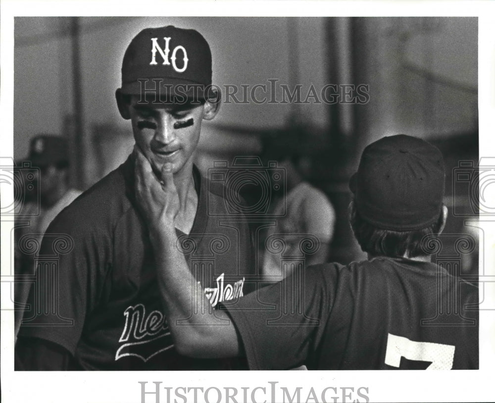 1986 Press Photo New Orleans Jimmy Bullinger congratulated after Baseball Game - Historic Images