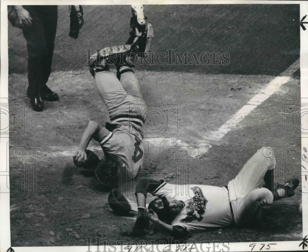 1977 Press Photo Baseball Player Lance Nichols and Others in Game at Superdome-Historic Images