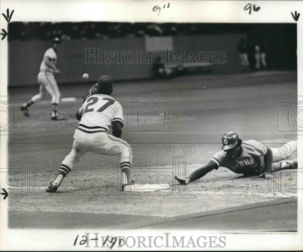 1977 Press Photo New Orleans Pelicans first sacker Pat Scanlon in Baseball Game- Historic Images