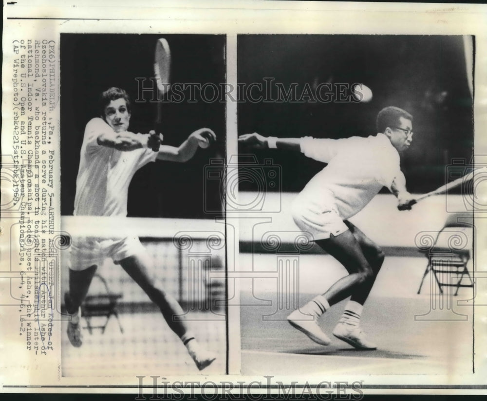 1969 Press Photo Tennis Players Arthur Ashe and Jan Kodes at Philadelphia Match- Historic Images