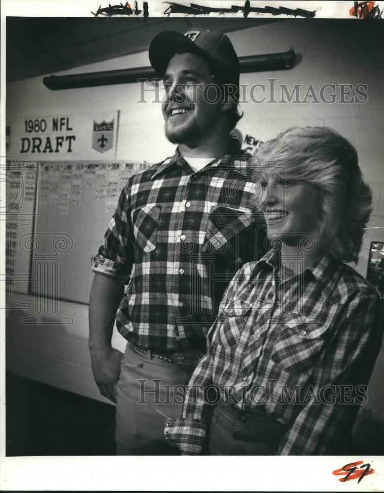 1980 Press Photo New Orleans Number 1 Draft Pick Stan Brock with Wife Lori - Historic Images