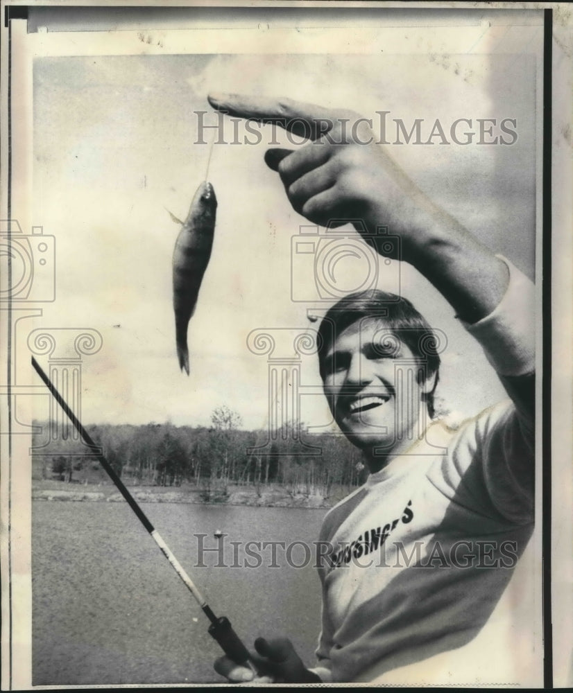 1969 Press Photo Boxer Nino Benvenuti Fishing new York Training Camp - Historic Images