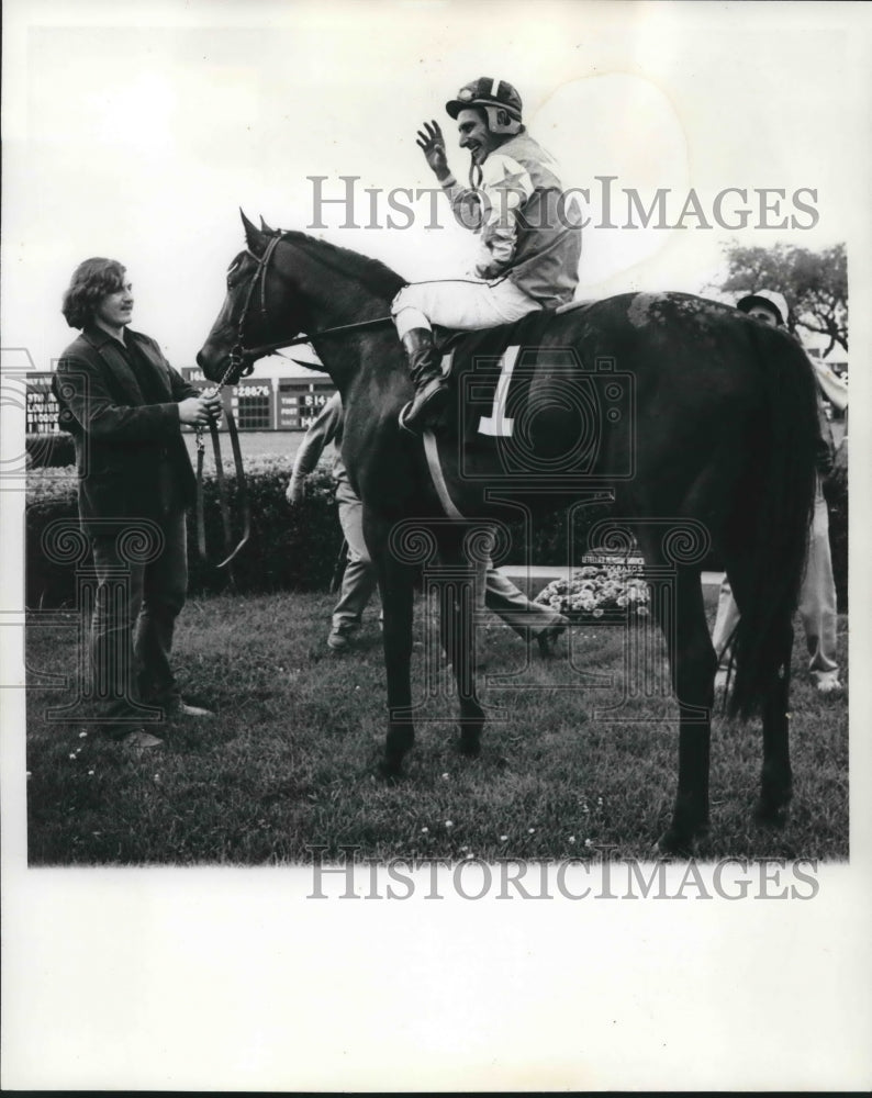 1977 Press Photo Jockey Roy Broussard on Horse - nos08144 - Historic Images