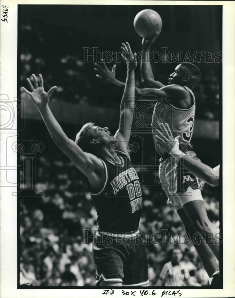 1990 Press Photo Basketball Player from Minnesota&#39;s #34 Willie Burton - Historic Images