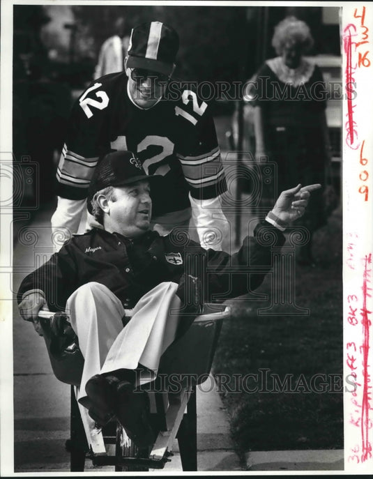 1987 Press Photo Kenner's Mayor Aaron Broussard in Wagon and Bill Brucker - Historic Images