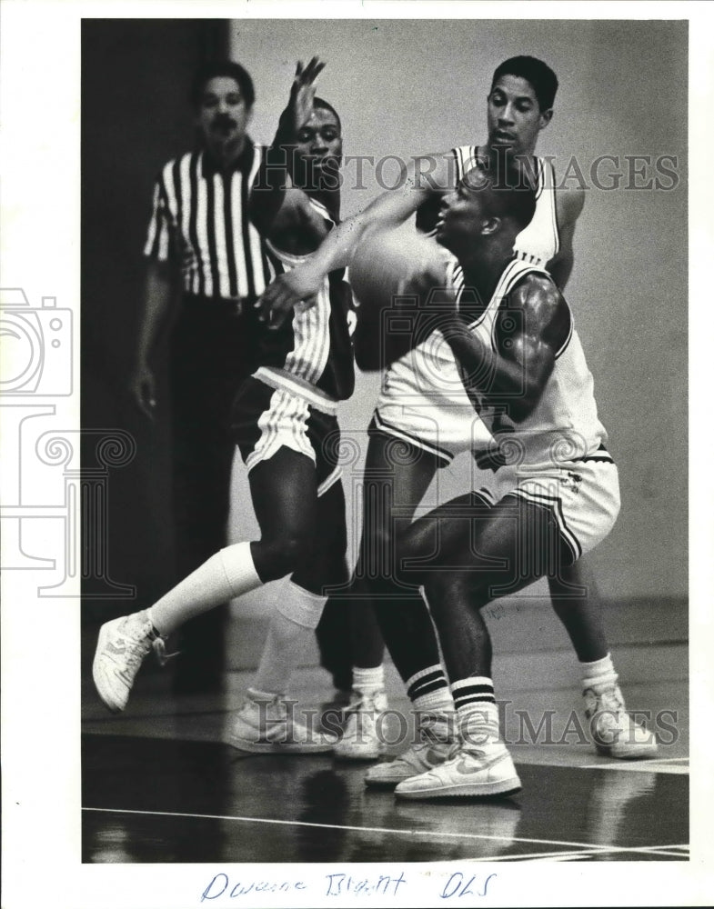 1988 Press Photo Basketball Player Dwayne Bryant and Others in Game - nos08384 - Historic Images