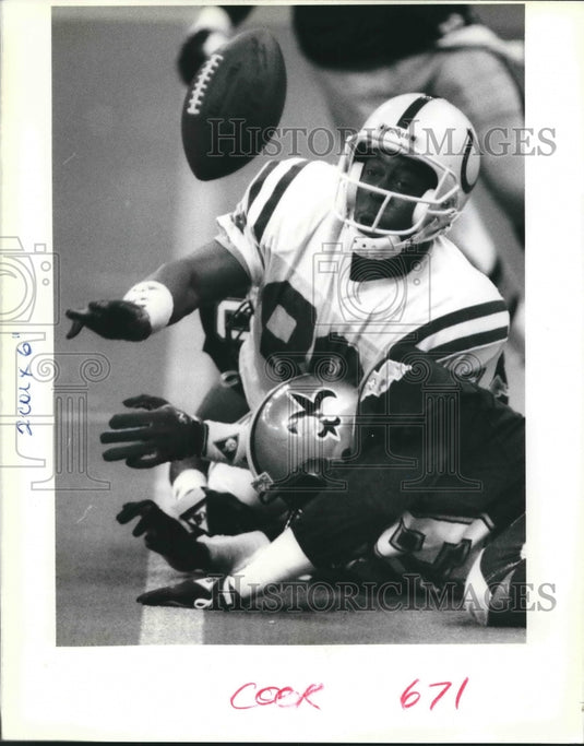 1989 Press Photo Colts Wide Receiver Bill Brooks in Football Game with Others - Historic Images