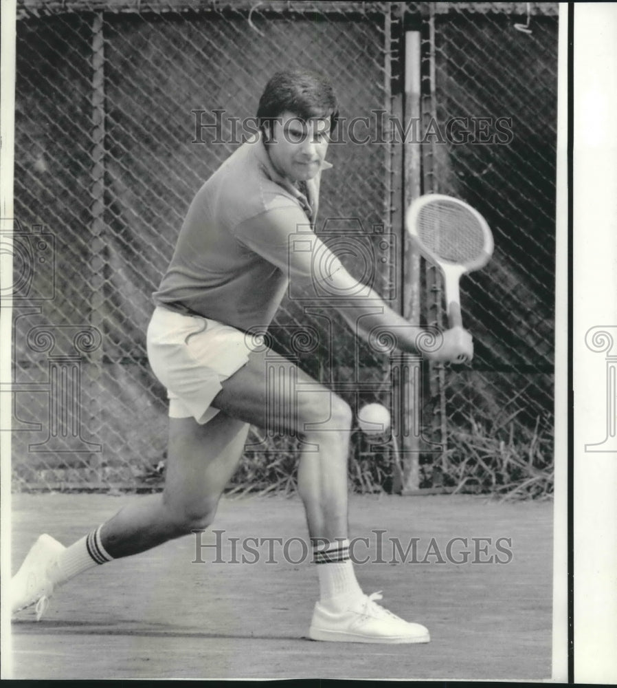 1975 Press Photo Former Davis Cup standout Tennis Player Butch Buchholz in Game - Historic Images