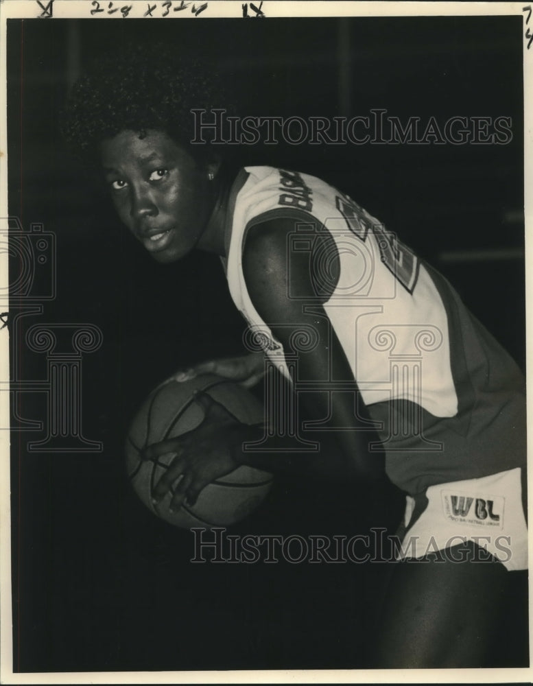 1980 Press Photo Basketball Player Beverly Crusoe - nos08645 - Historic Images