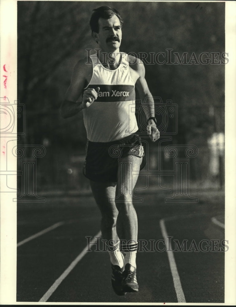 1984 Press Photo Rod de Castella, World Class Marathon Runner - nos08780 - Historic Images