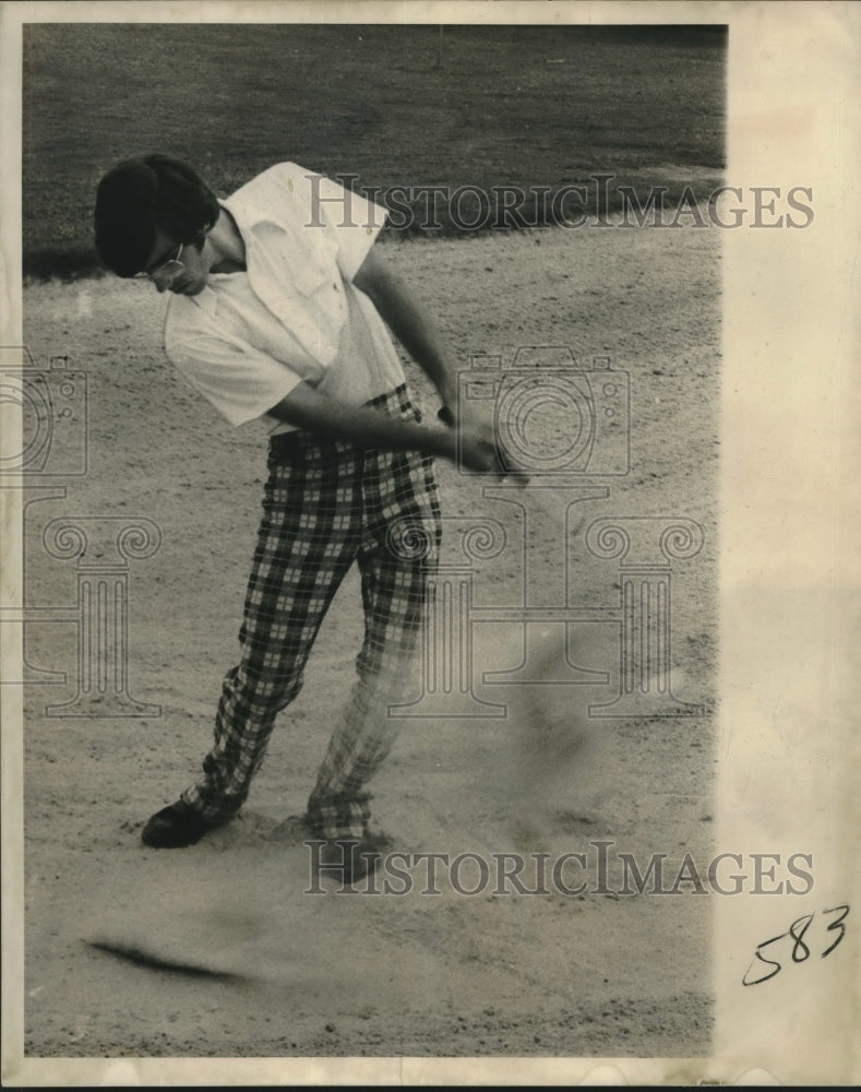 1973 Press Photo Golfer Rick D&#39;Aunoy in Golf Tournament in Sand Trap - nos08821 - Historic Images