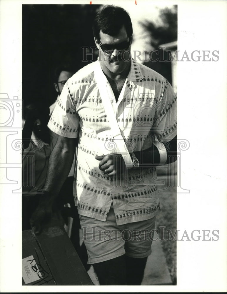 1987 Press Photo Hoby Brenner at Union Hall for Player Meeting - nos08909- Historic Images