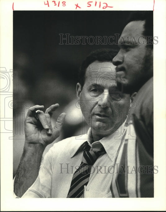 1984 Press Photo Football Coach Dick Coury with Johnnie Walton - nos08923 - Historic Images