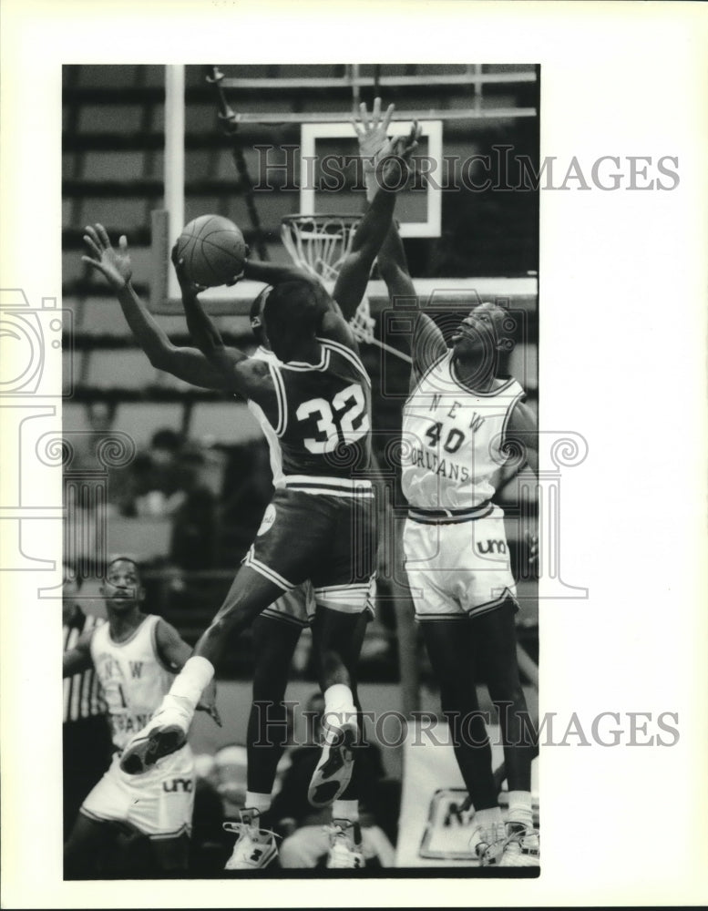 1990 Press Photo New Orleans Basketball Players at Game - nos08935 - Historic Images