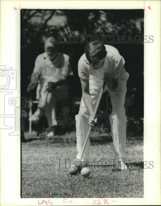 1989 Press Photo Mike Reeves, Croquet Player at Game with Father Looking On- Historic Images