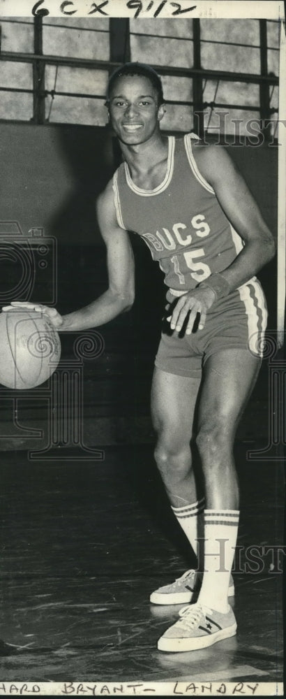 1975 Press Photo Richard Bryant, L. B. Landry Bucs Basketball Player - nos08974 - Historic Images