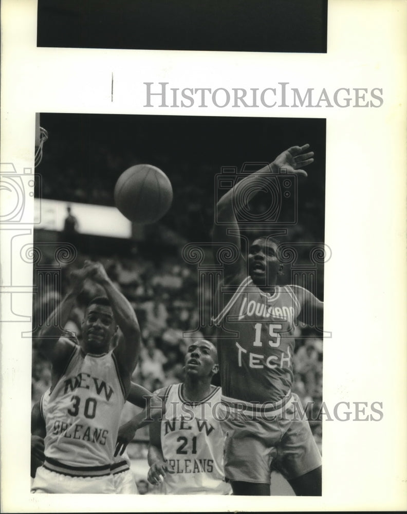 1990 Press Photo Basketball Players Louweegi Dyer, Tank Collins, Anthony Dade - Historic Images