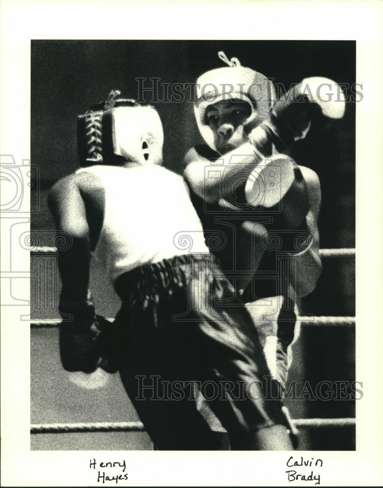 1990 Press Photo Boxers Calvin Brady and Henry Haeyes at Westside Gym Bout - Historic Images