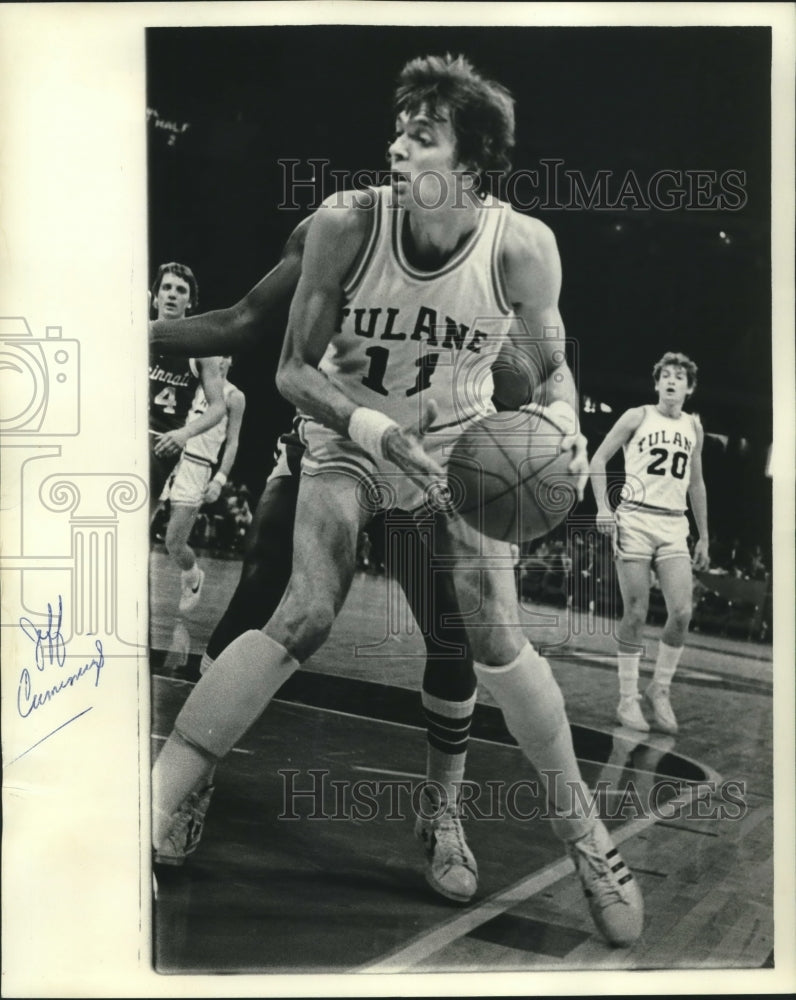 1977 Press Photo Jeff Cummings, Tulane Basketball Player at Game - nos09158 - Historic Images