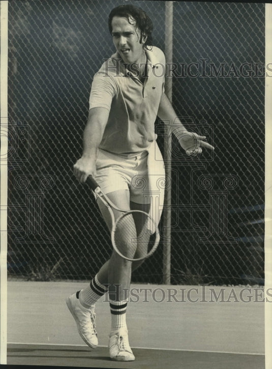 1976 Press Photo Bob Cullen, Associated Press Writer at Tennis Camp - nos09215 - Historic Images