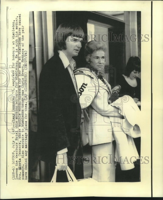 1972 Press Photo Tennis Player Jimmy Connors in London with Mother for Wimbledon - Historic Images