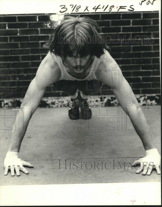 1978 Press Photo Boxer Tyler Dupuy Does a Push Up - nos09319 - Historic Images