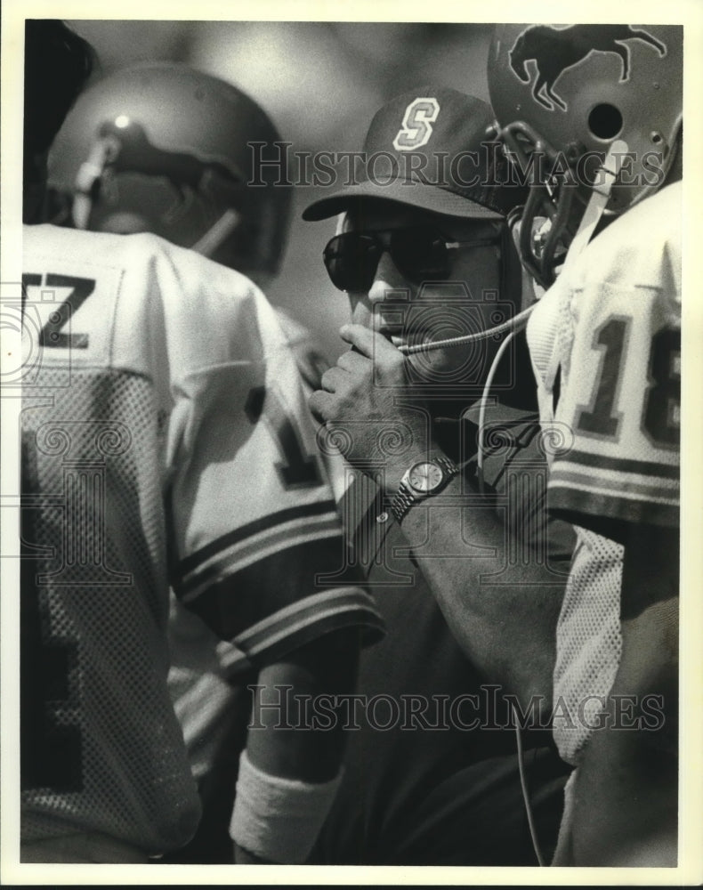 1985 Press Photo Football Coach Dotsch with Players - nos09346 - Historic Images