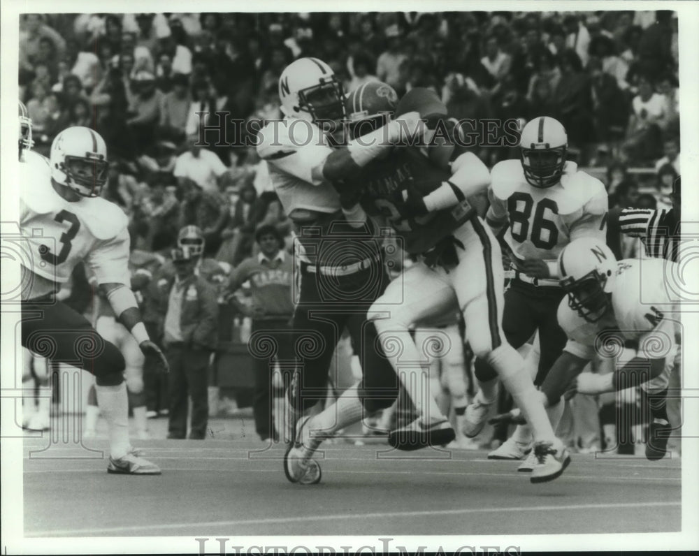 1985 Press Photo Mark Daum, Football Linebacker at Game - nos09462- Historic Images