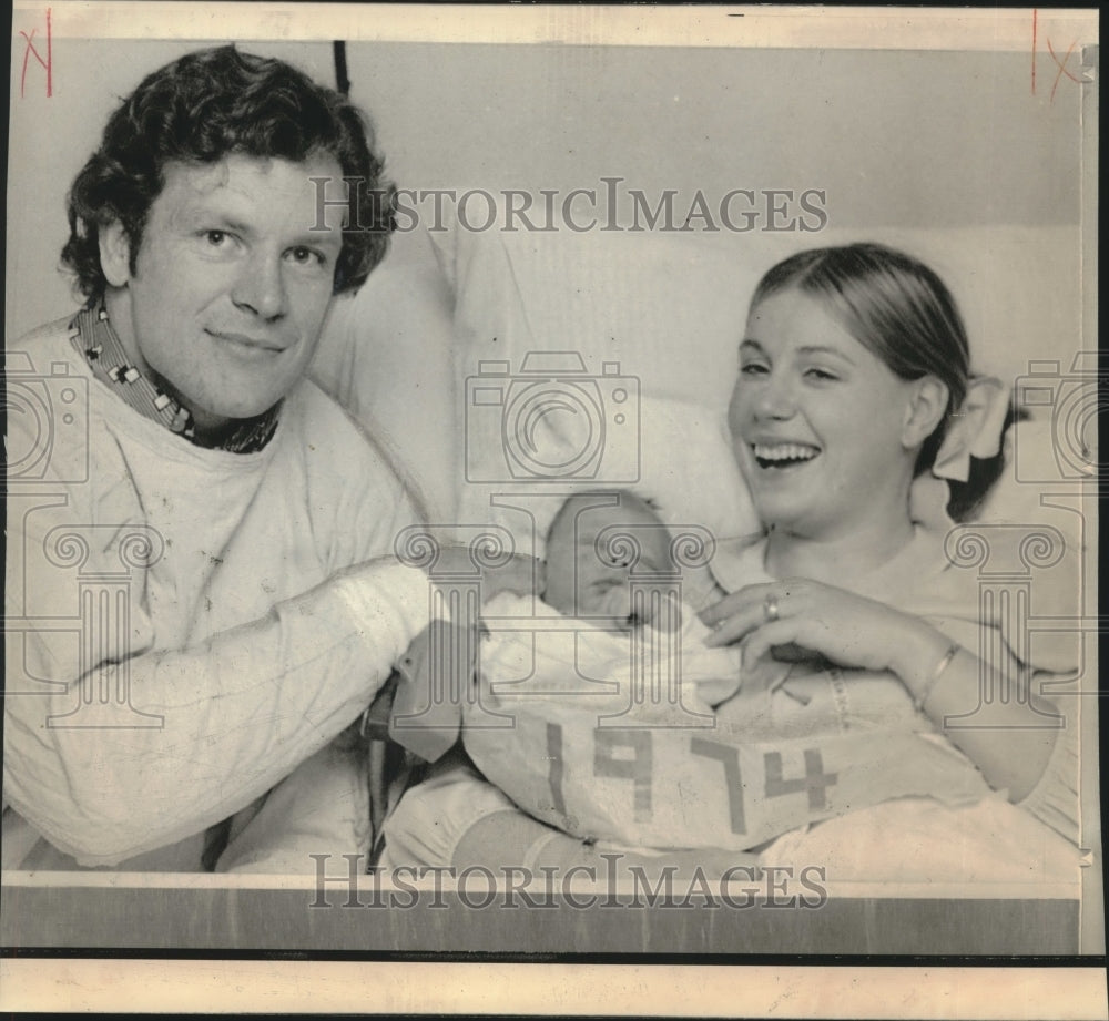 1974 Press Photo Mike Curtis, Professional Football Player with Wife and Baby - Historic Images