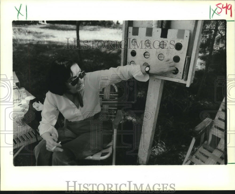 1989 Press Photo Jean Boebel Keeping Score at Croquet Game - nos09495- Historic Images