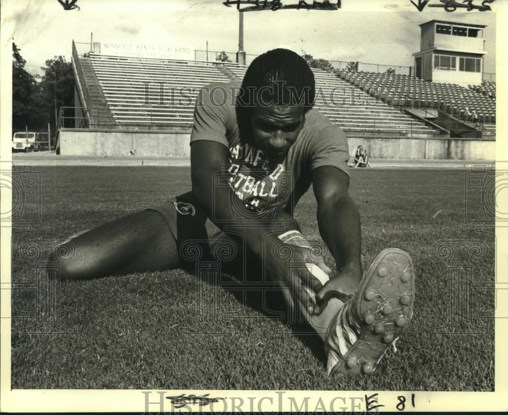 1980 Press Photo Jeffery Dale, Football Player Stretches on the Field - Historic Images