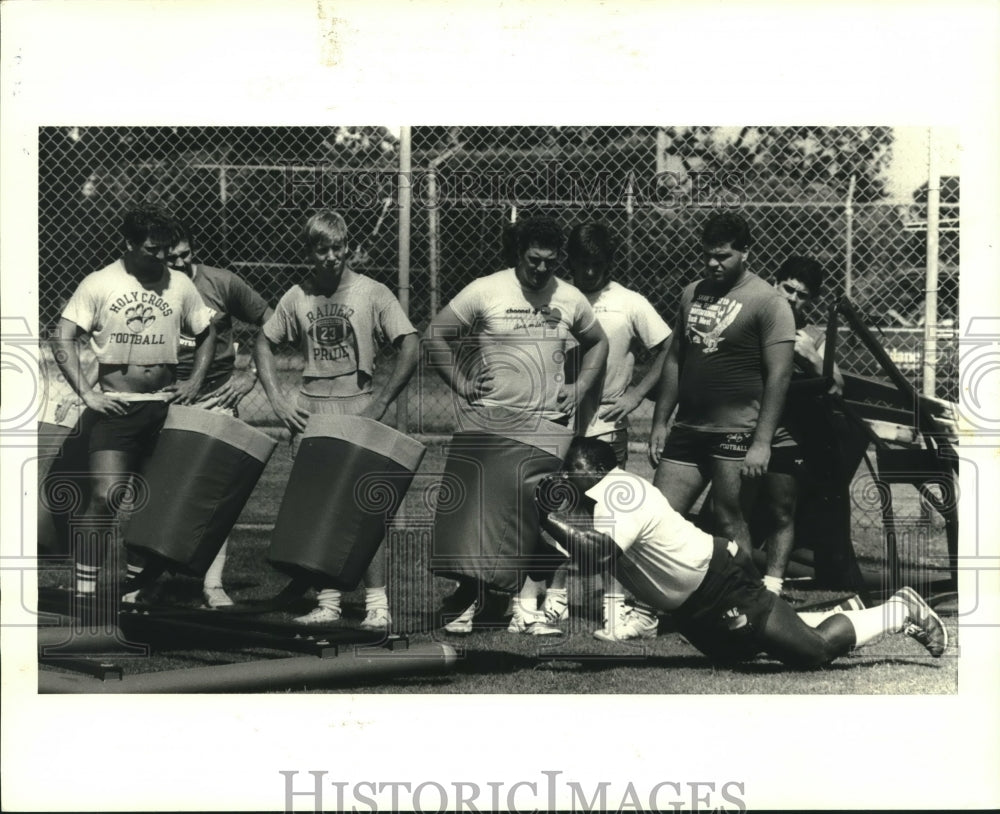 1985 Press Photo Tulane Defensive Line Coach Thielen Smith, Drill Instructions - Historic Images