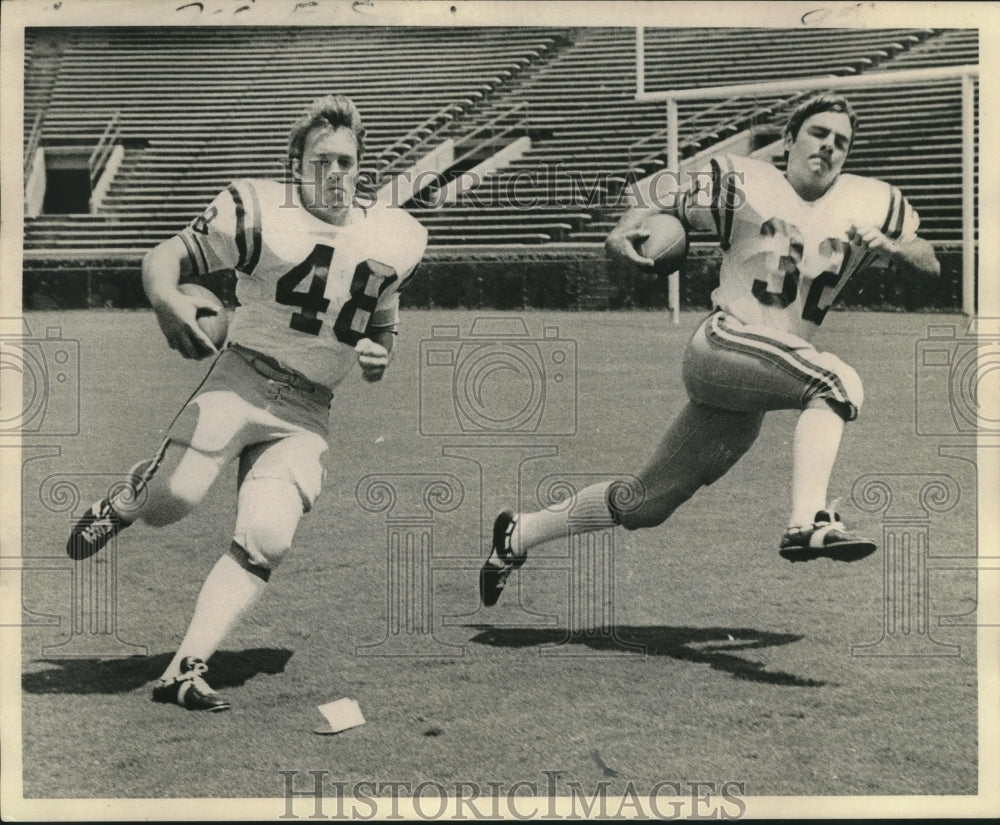 1972 Press Photo Tailbacks Brad Davis and Chris Dantin, Football Players- Historic Images