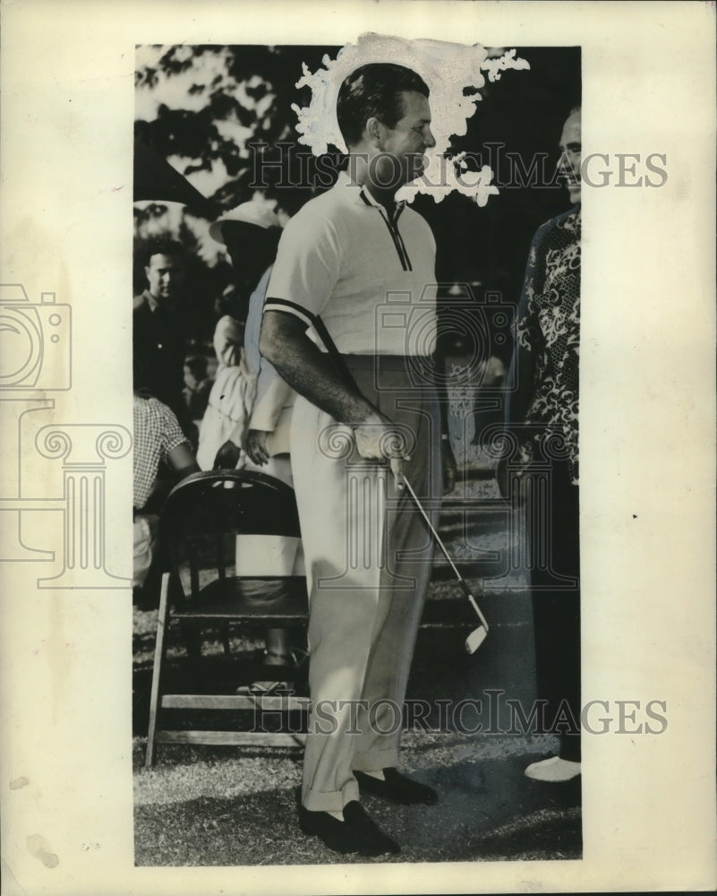 1952 Press Photo Golfer Jimmy Demaret, wearing wrinkle-free Slacks - nos09965- Historic Images