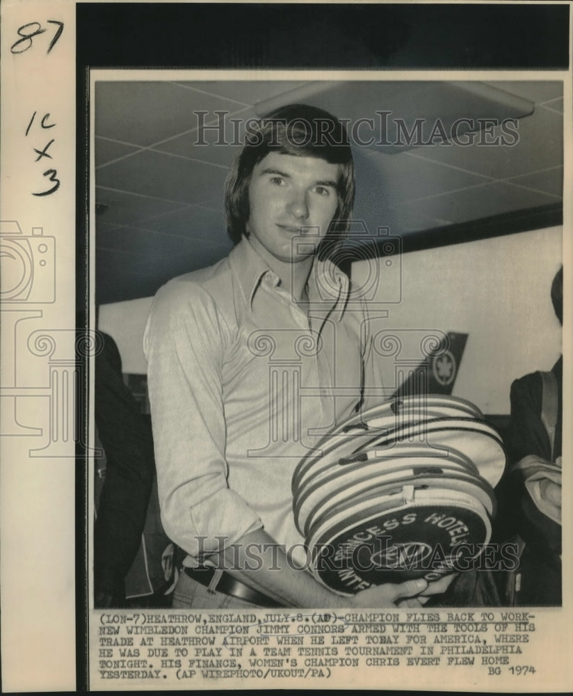 1974 Press Photo New Wimbledon Champion Jimmy Connors with Tennis Rackets- Historic Images